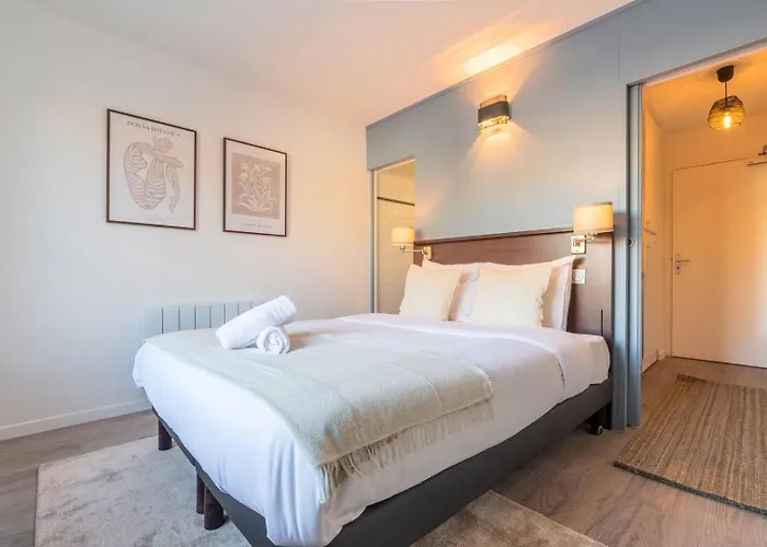 Proche Ecoles, Commerces Et Centre-ville Лилль